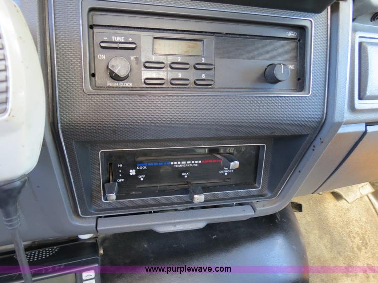 image for item B4635 1991 Ford F800 oil distributor truck