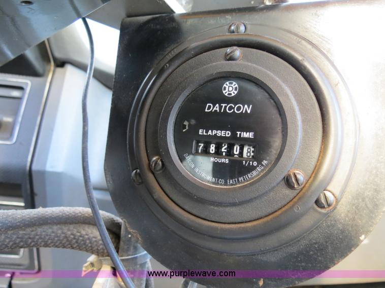 image for item B4635 1991 Ford F800 oil distributor truck