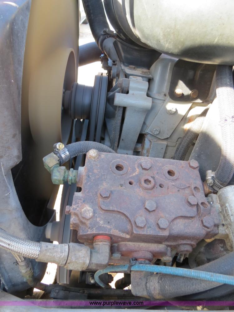 image for item B4635 1991 Ford F800 oil distributor truck