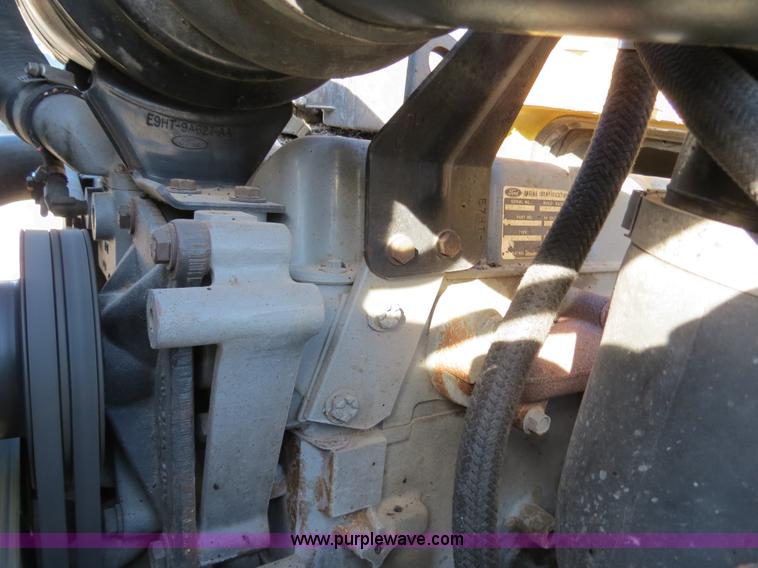 image for item B4635 1991 Ford F800 oil distributor truck