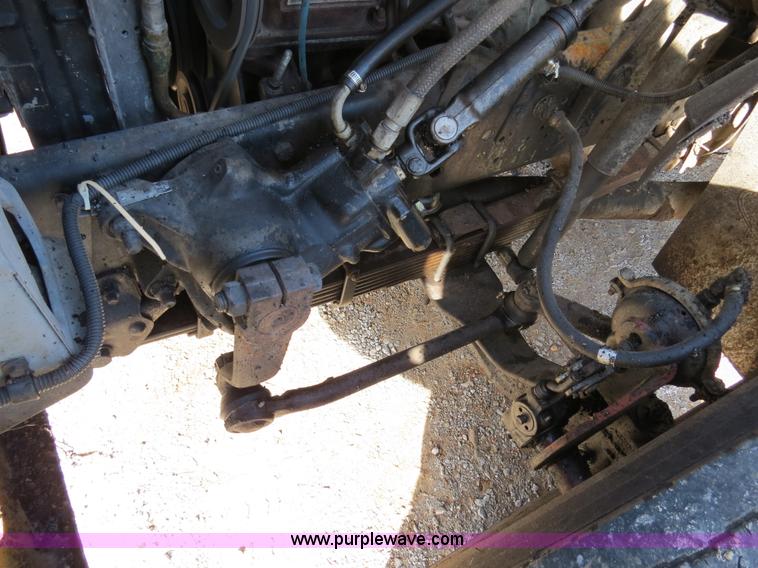 image for item B4635 1991 Ford F800 oil distributor truck