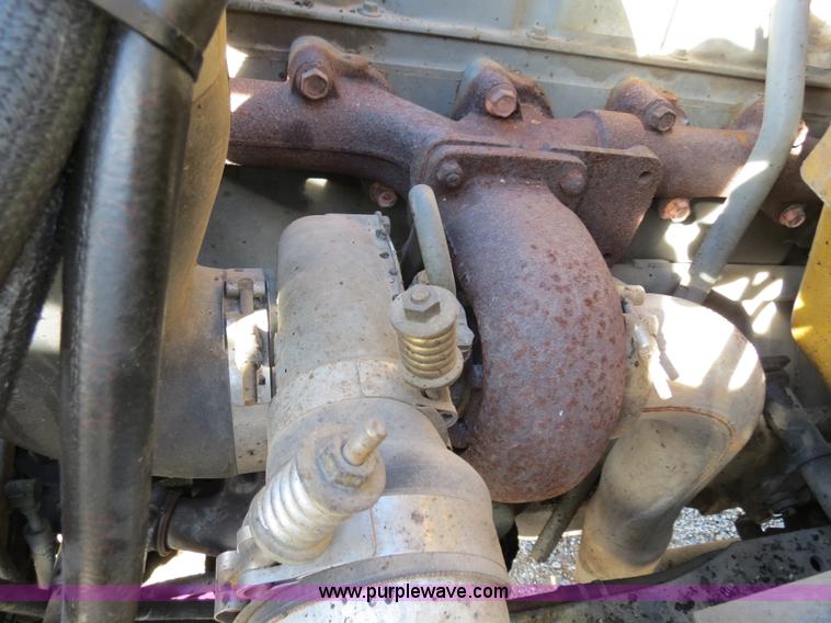 image for item B4635 1991 Ford F800 oil distributor truck