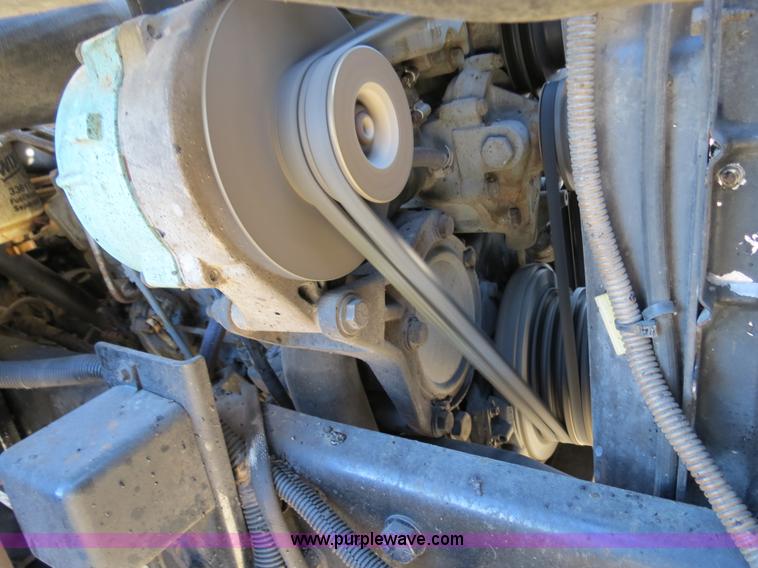 image for item B4635 1991 Ford F800 oil distributor truck