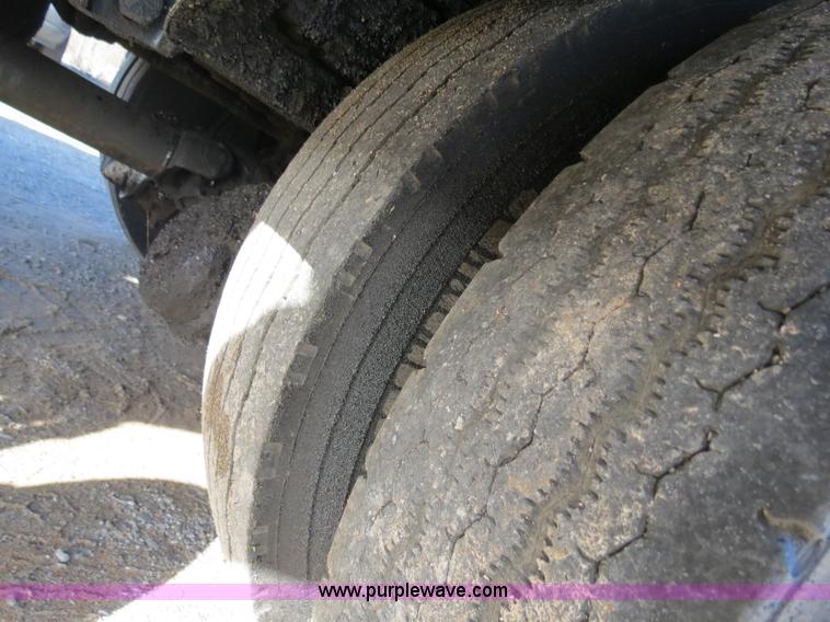 image for item B4635 1991 Ford F800 oil distributor truck