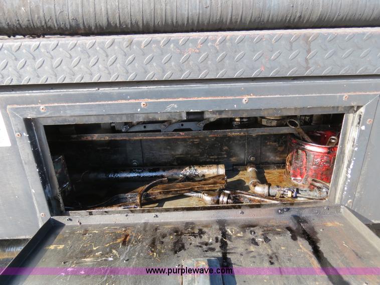 image for item B4635 1991 Ford F800 oil distributor truck