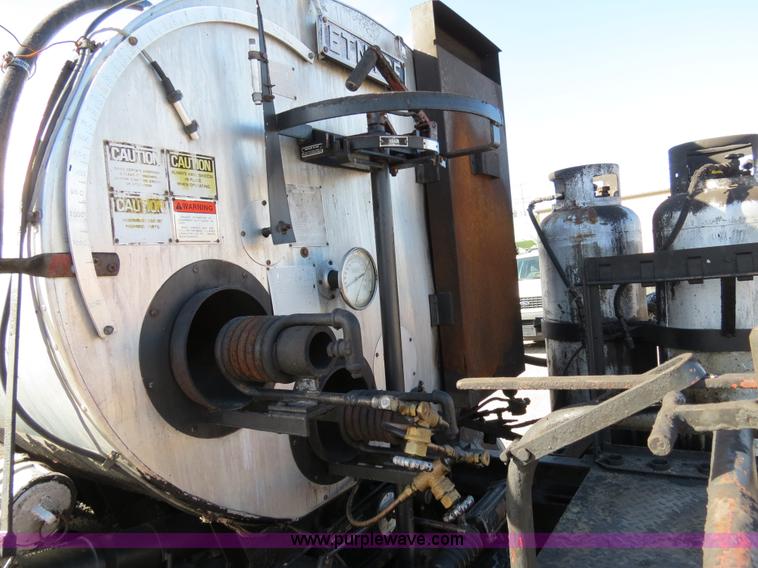 image for item B4635 1991 Ford F800 oil distributor truck