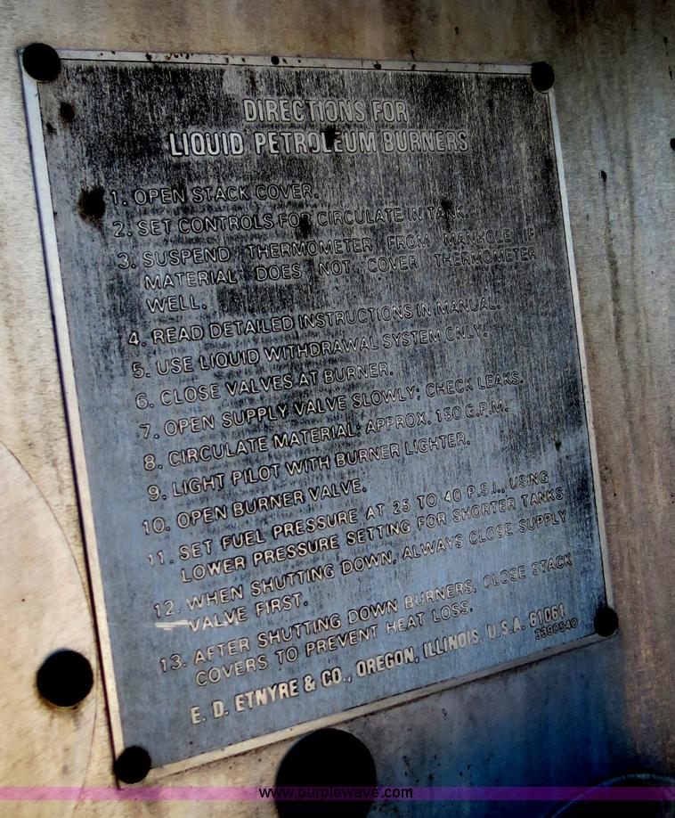 image for item B4635 1991 Ford F800 oil distributor truck