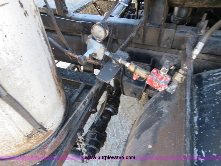 image for item B4635 1991 Ford F800 oil distributor truck