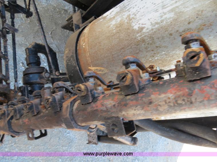 image for item B4635 1991 Ford F800 oil distributor truck