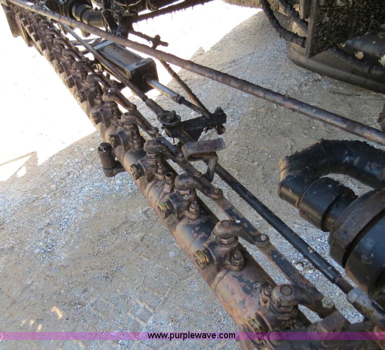 image for item B4635 1991 Ford F800 oil distributor truck