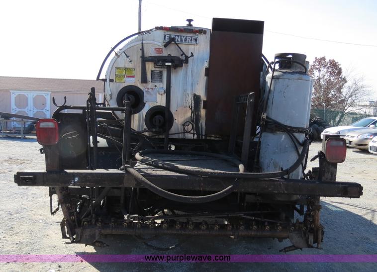 image for item B4636 1991 Ford F800 oil distributor truck