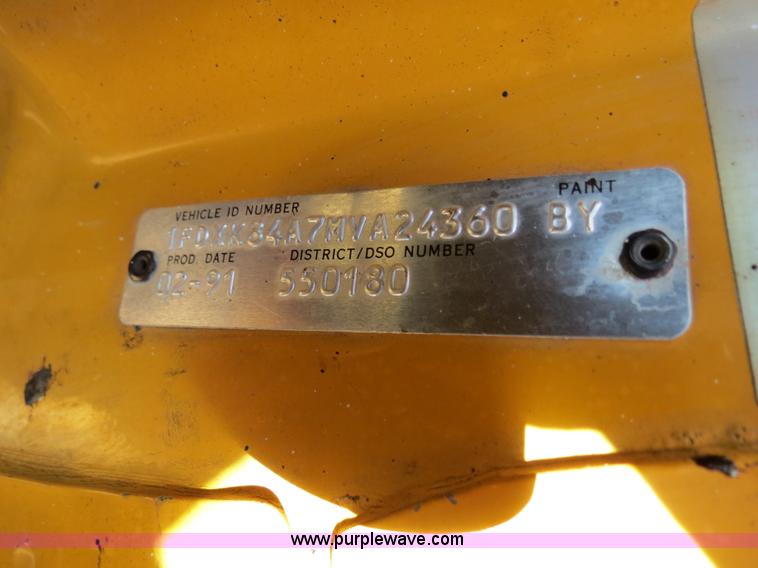 image for item B4636 1991 Ford F800 oil distributor truck