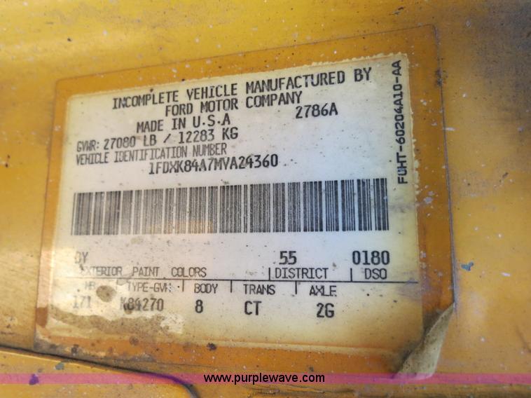 image for item B4636 1991 Ford F800 oil distributor truck