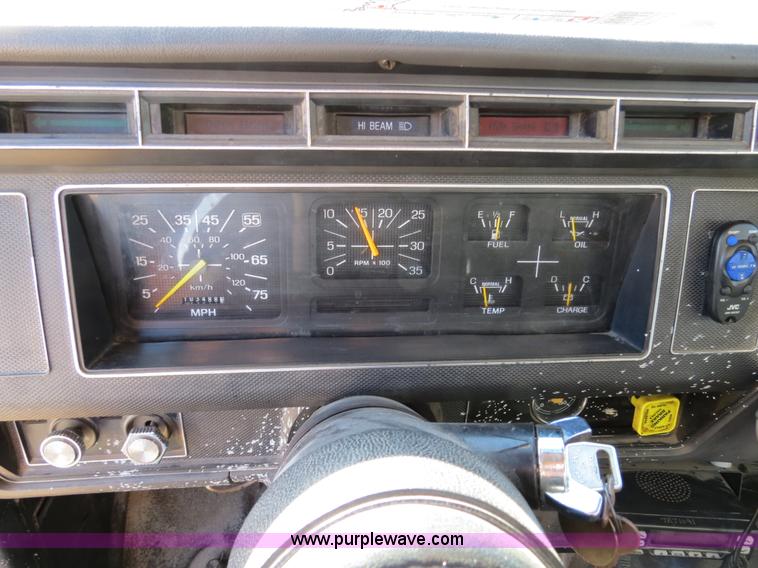 image for item B4636 1991 Ford F800 oil distributor truck
