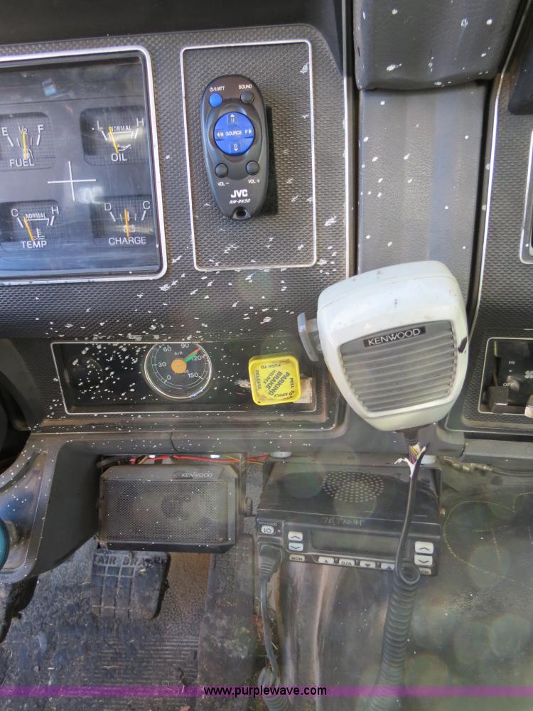 image for item B4636 1991 Ford F800 oil distributor truck