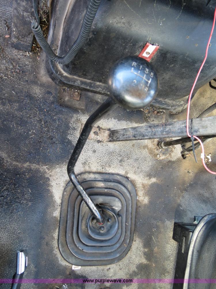 image for item B4636 1991 Ford F800 oil distributor truck