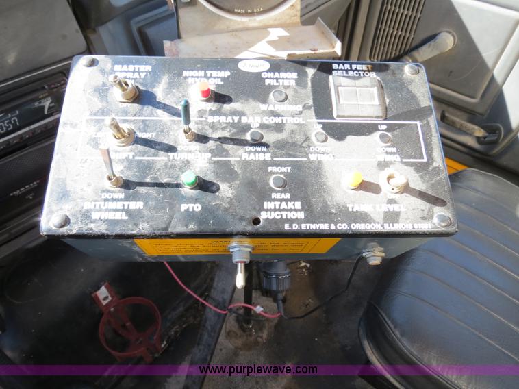 image for item B4636 1991 Ford F800 oil distributor truck