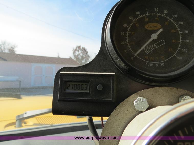 image for item B4636 1991 Ford F800 oil distributor truck