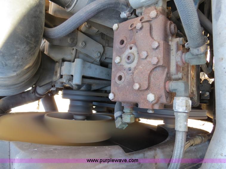 image for item B4636 1991 Ford F800 oil distributor truck