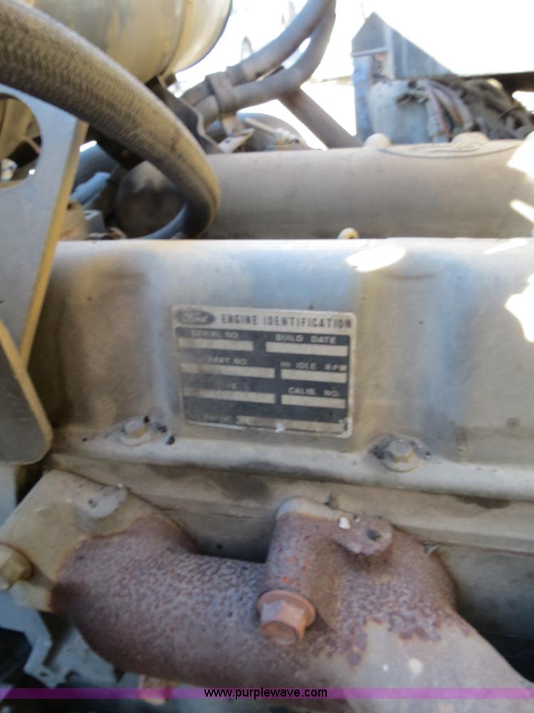 image for item B4636 1991 Ford F800 oil distributor truck