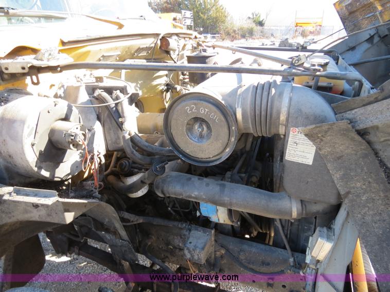image for item B4636 1991 Ford F800 oil distributor truck