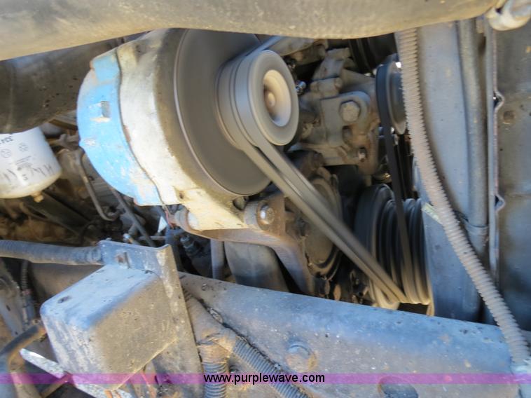 image for item B4636 1991 Ford F800 oil distributor truck