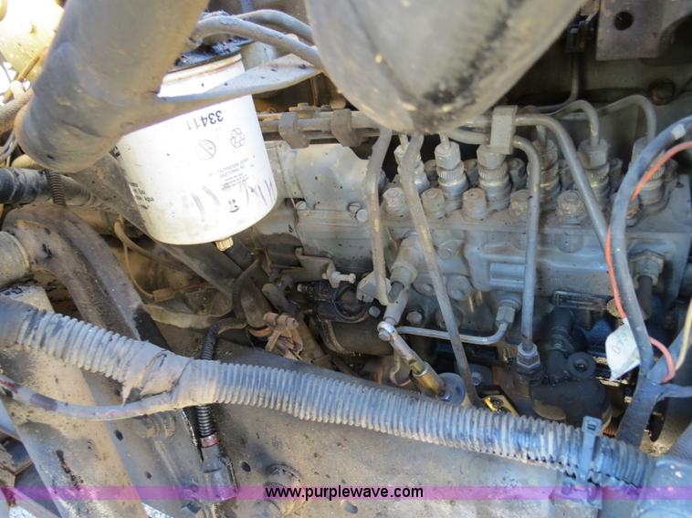 image for item B4636 1991 Ford F800 oil distributor truck