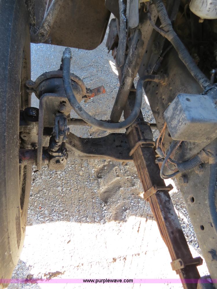 image for item B4636 1991 Ford F800 oil distributor truck