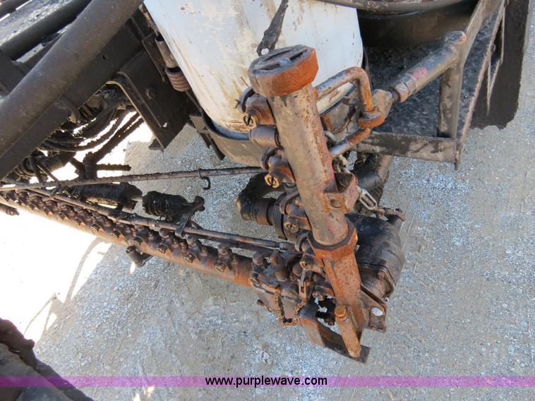 image for item B4636 1991 Ford F800 oil distributor truck