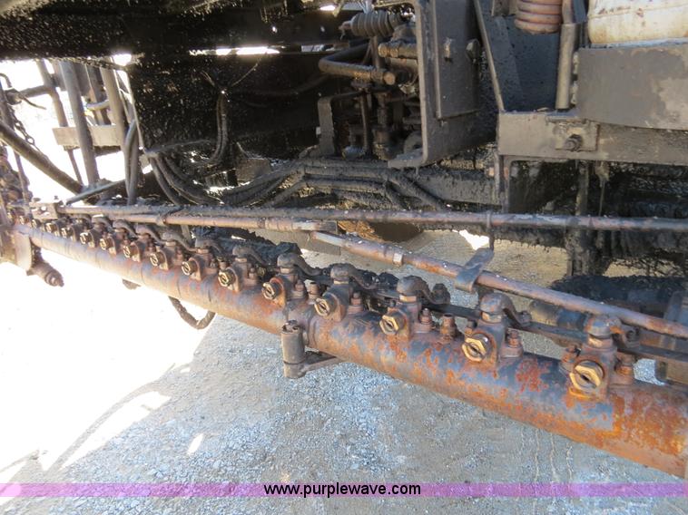 image for item B4636 1991 Ford F800 oil distributor truck