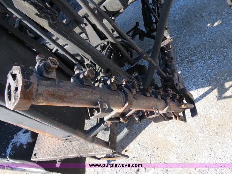 image for item B4636 1991 Ford F800 oil distributor truck