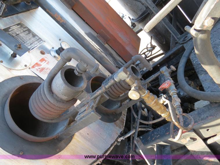 image for item B4636 1991 Ford F800 oil distributor truck