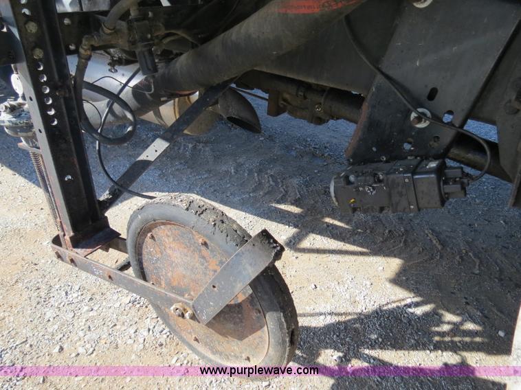 image for item B4636 1991 Ford F800 oil distributor truck