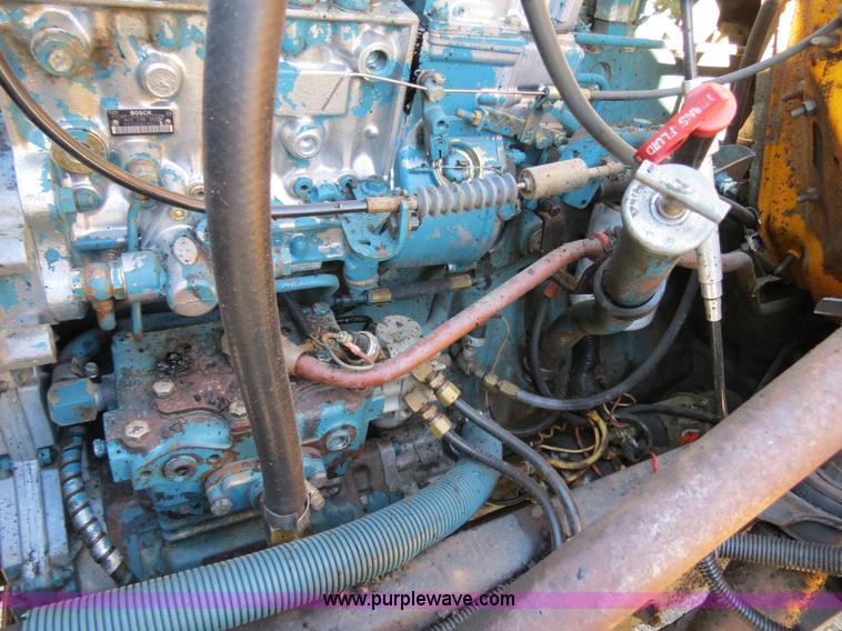 image for item B4637 1996 International 4900 oil distributor truck