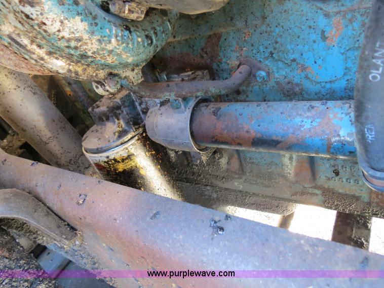 image for item B4637 1996 International 4900 oil distributor truck