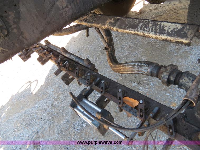 image for item B4637 1996 International 4900 oil distributor truck