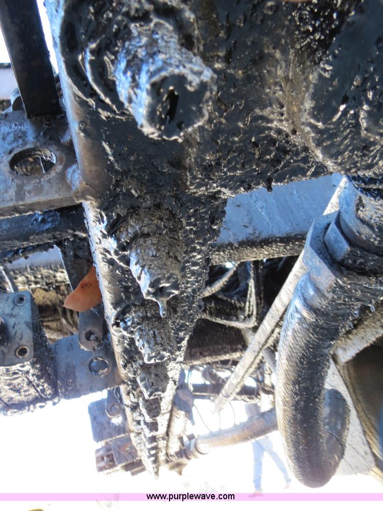 image for item B4637 1996 International 4900 oil distributor truck