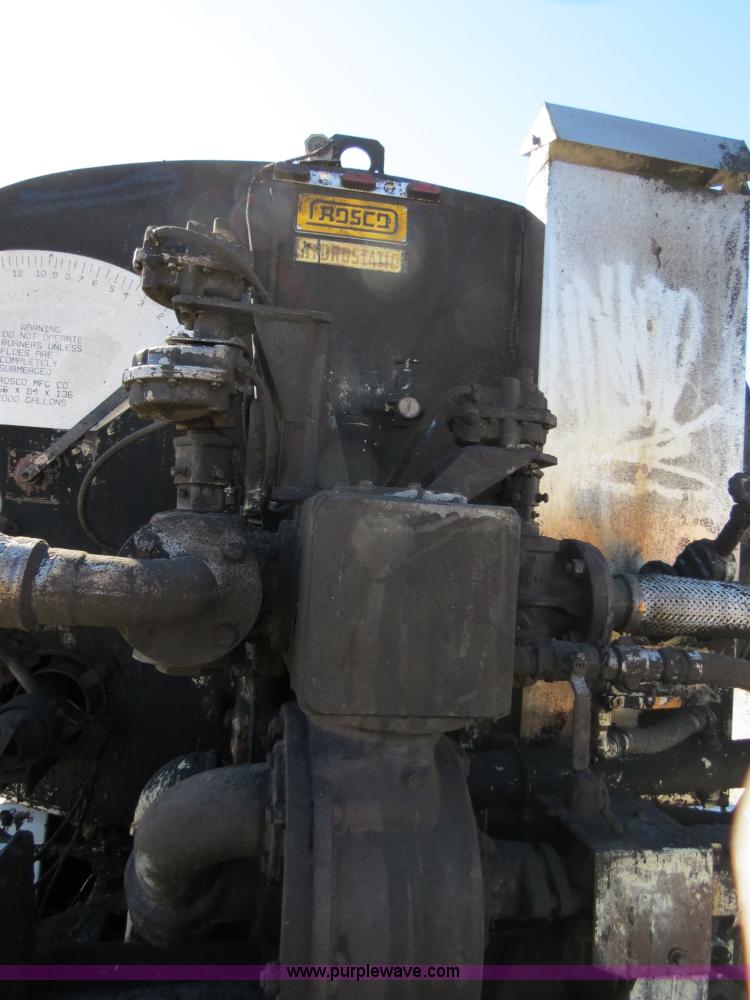 image for item B4637 1996 International 4900 oil distributor truck