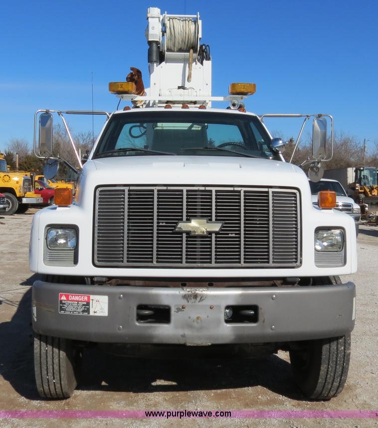 image for item B4638 2002 Chevrolet C7500 Digger Derrick truck
