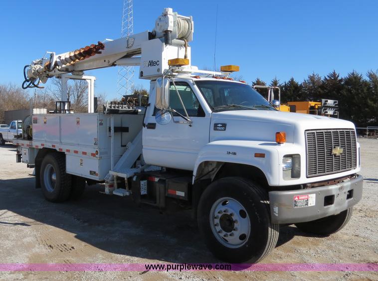 image for item B4638 2002 Chevrolet C7500 Digger Derrick truck