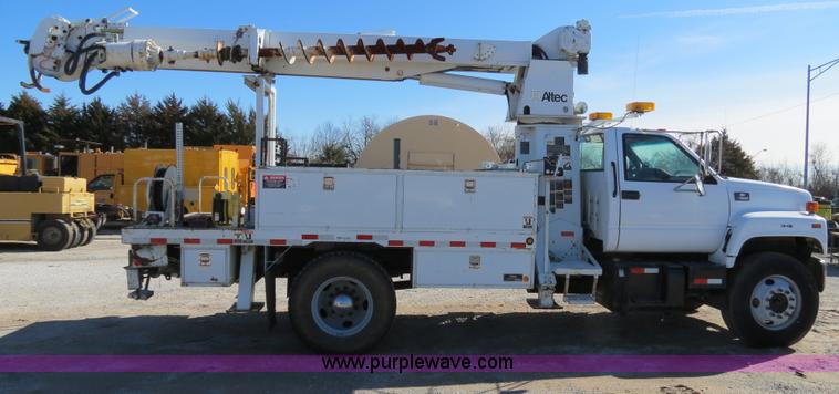 image for item B4638 2002 Chevrolet C7500 Digger Derrick truck