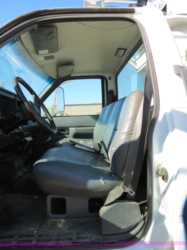 image for item B4638 2002 Chevrolet C7500 Digger Derrick truck