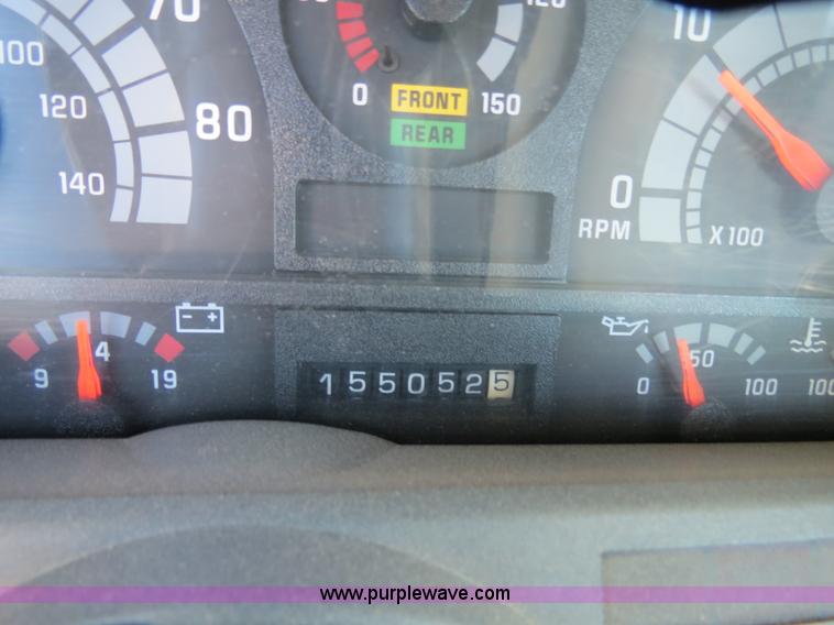 image for item B4638 2002 Chevrolet C7500 Digger Derrick truck