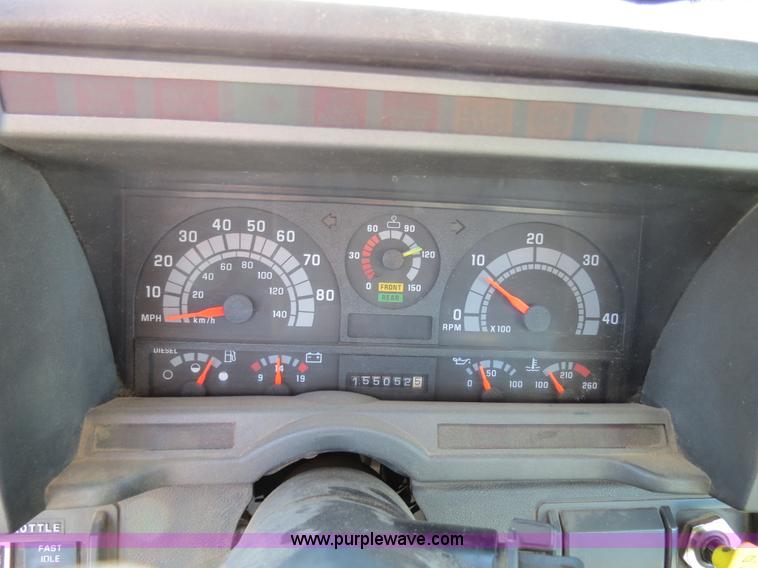 image for item B4638 2002 Chevrolet C7500 Digger Derrick truck