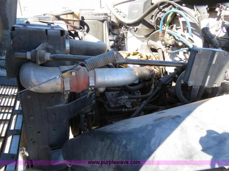 image for item B4638 2002 Chevrolet C7500 Digger Derrick truck