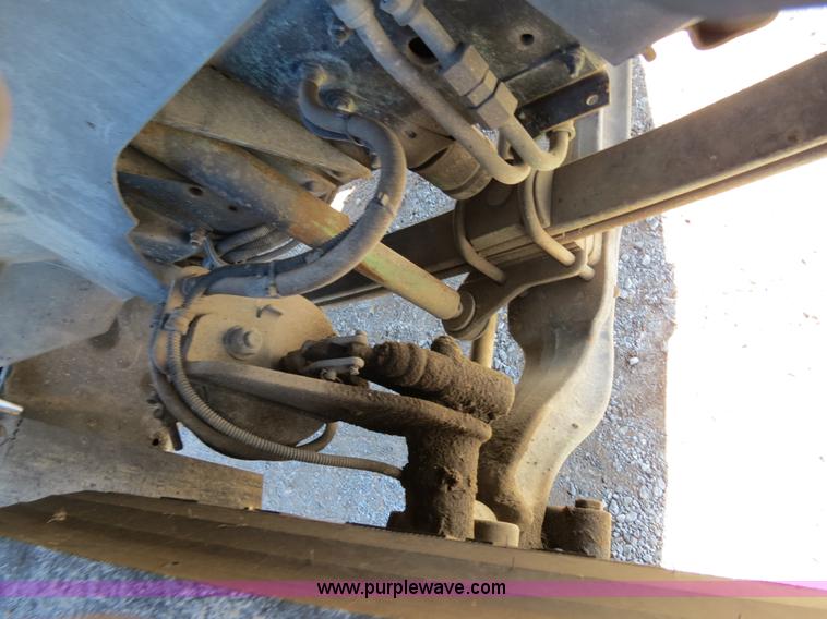 image for item B4638 2002 Chevrolet C7500 Digger Derrick truck