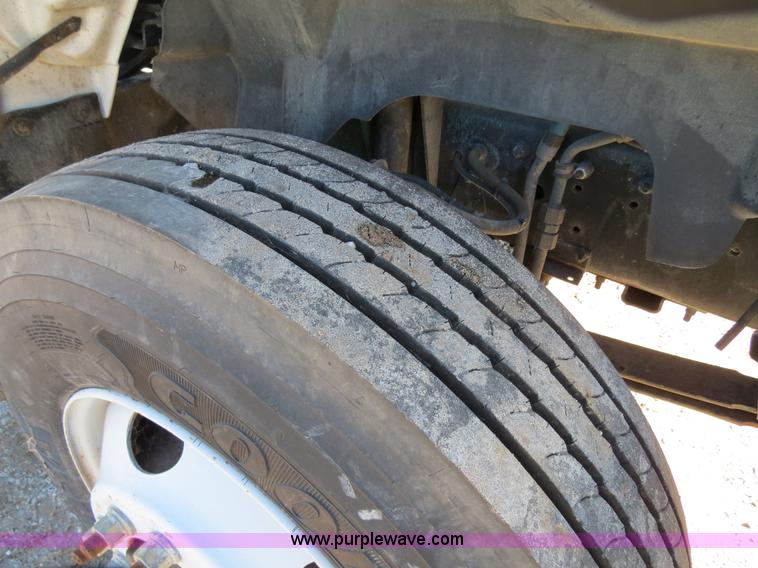 image for item B4638 2002 Chevrolet C7500 Digger Derrick truck