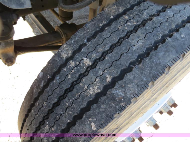 image for item B4638 2002 Chevrolet C7500 Digger Derrick truck