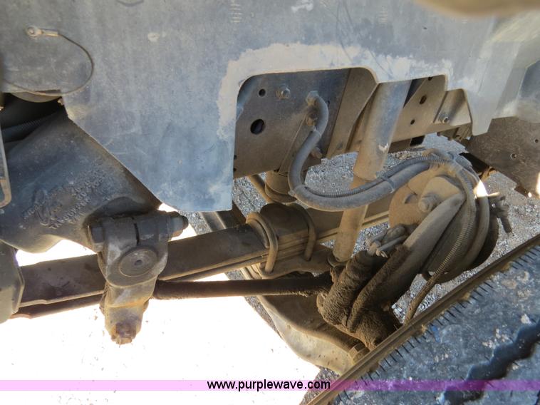 image for item B4638 2002 Chevrolet C7500 Digger Derrick truck