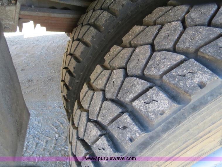 image for item B4638 2002 Chevrolet C7500 Digger Derrick truck